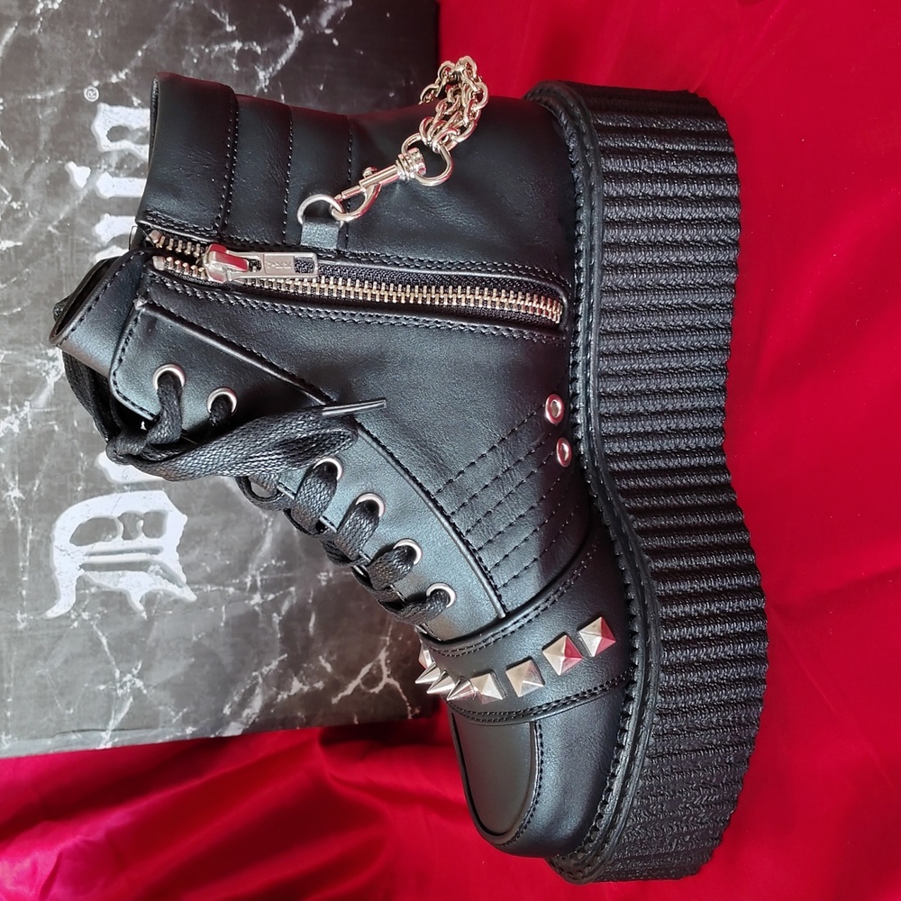 Demonia V-Creeper Black Platform Boots with Chain Detail - Picture 3 of 7